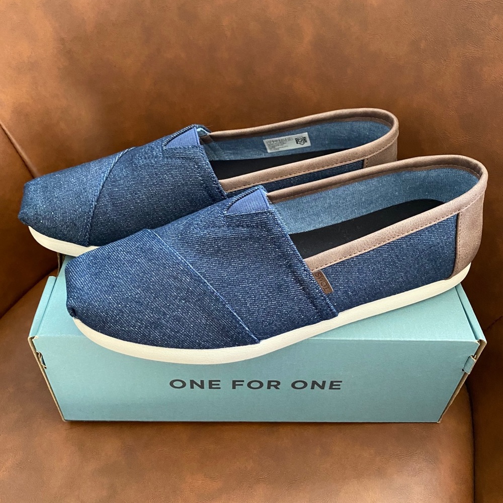 TOM’S Men’s Size 8 Slipons